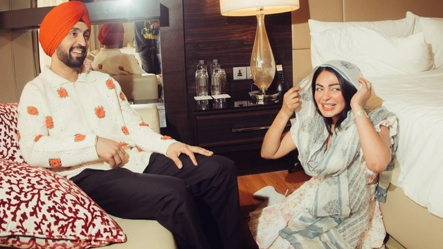 diljit-dosanjh-neeru-bajwa-recreate-sharmin-segal-dialogue-ek-baar-dekh-lijiye-from-heeramandi-in-hilarious-way-watch-viral-video